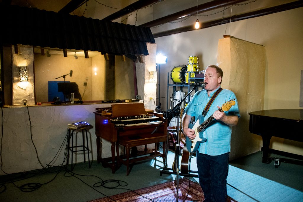 Richie Kaye at Sugarhill Studios playing a Don Grosh Electrajet
